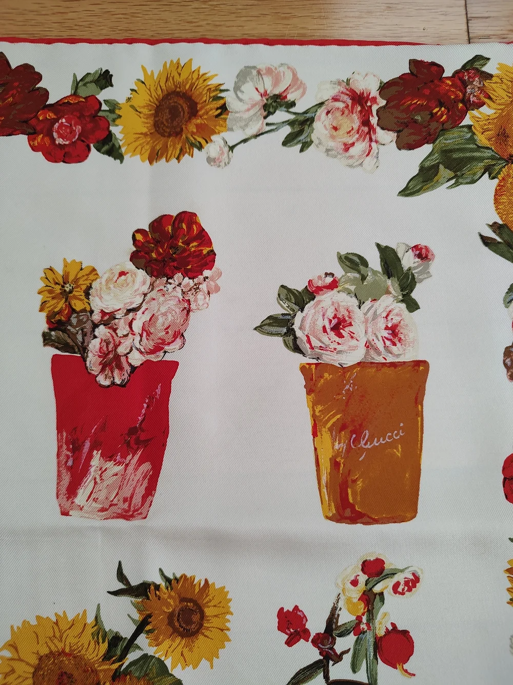 Gucci vibrant charming